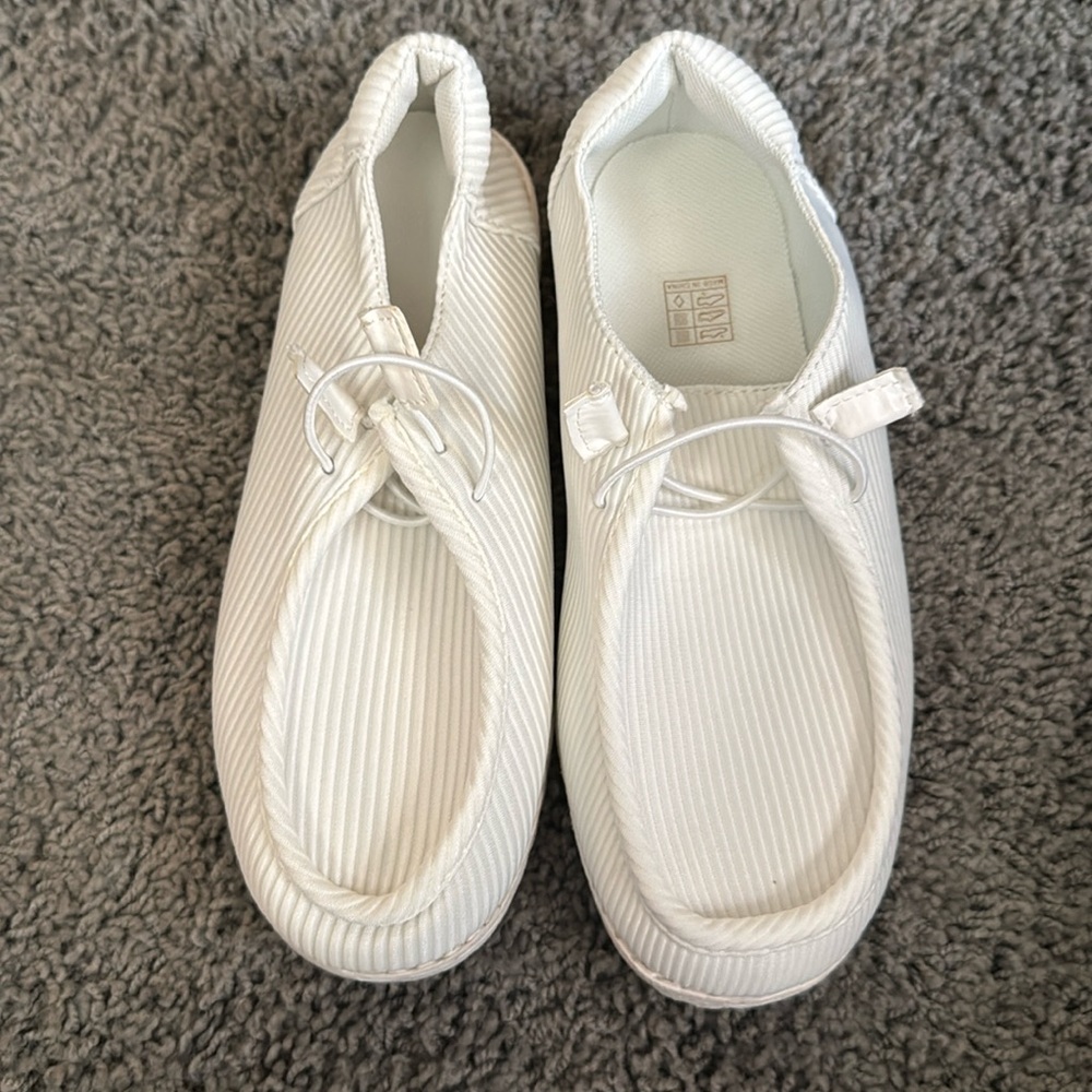 Women’s shoes, white, size 37